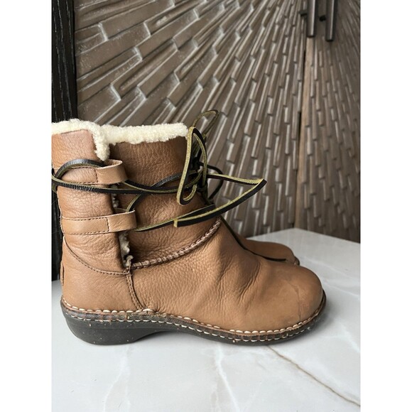 UGG Caspia 1932 Tan Leather Lace Up Ankle Sheepskin Fur Wool Flat Boots Wmn Sz 7 - Picture 4 of 12